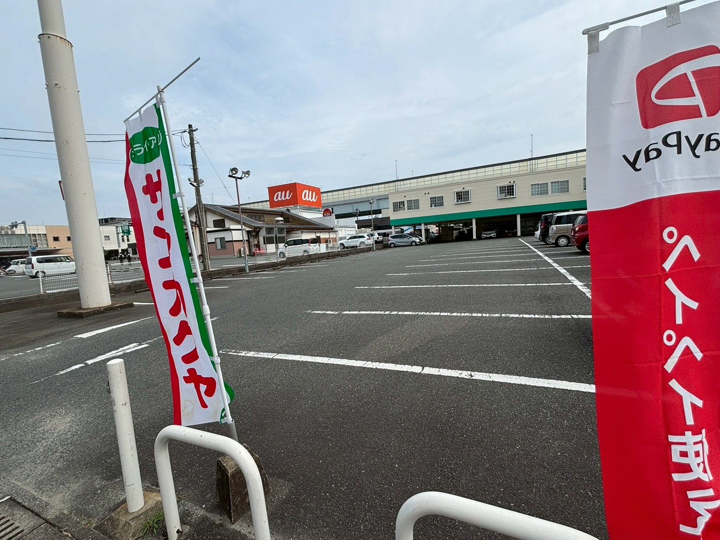 姪浜店の共用駐車場